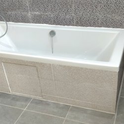 foto gerenoveerde badkamer met nieuw bad