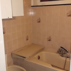 foto oude badkamer voor renovatie